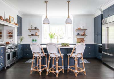  Transitional Family Home Kitchen. River Oaks Residence by Laura U Inc..