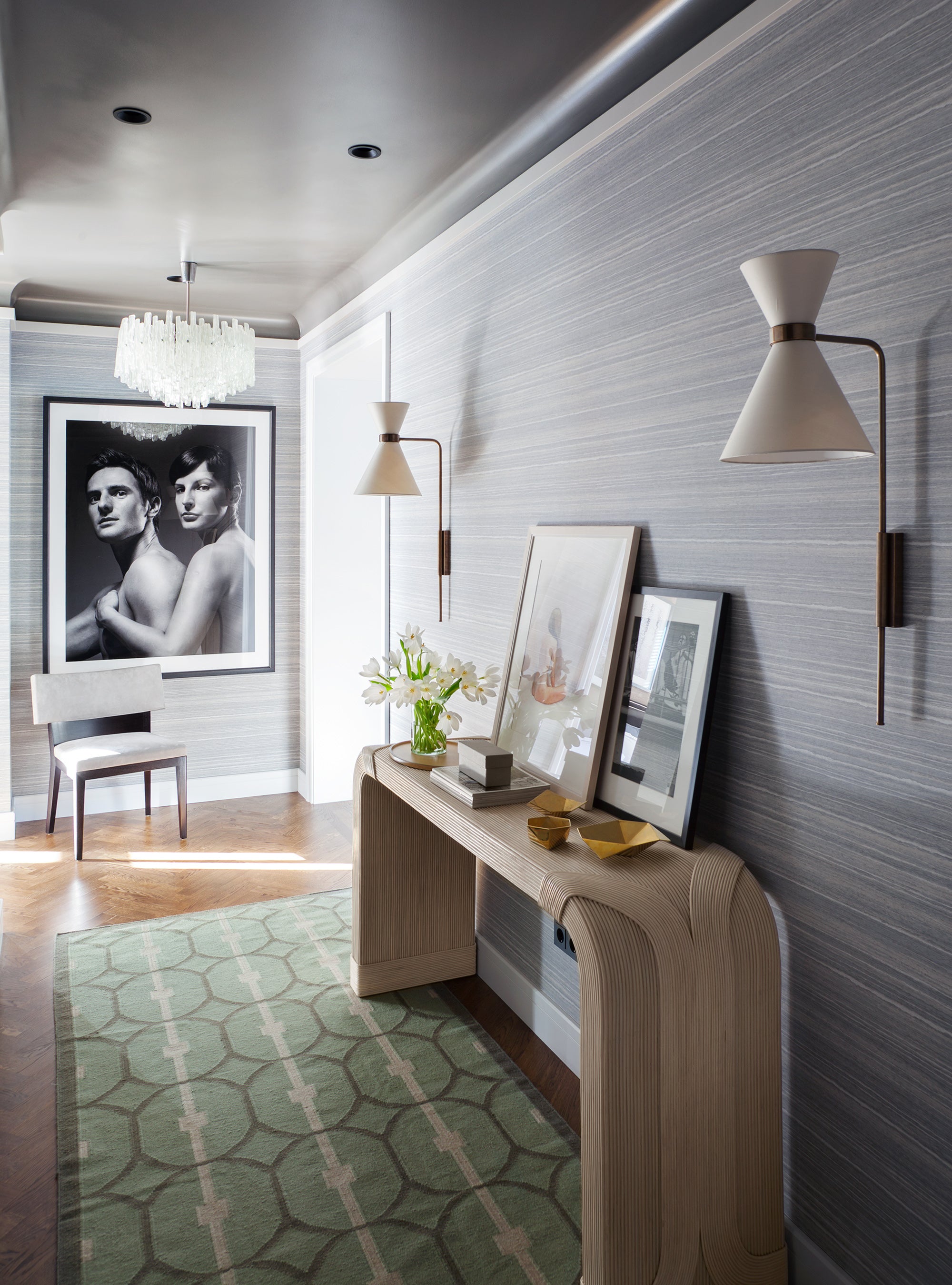 Contemporary Entry and Hall