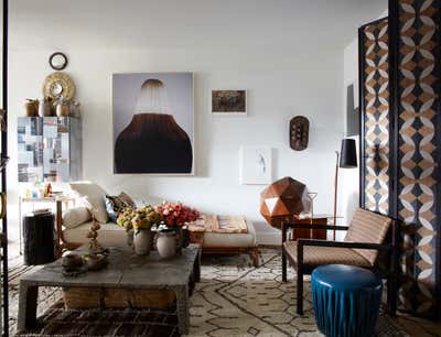  Eclectic Apartment Living Room. Notting Hill Apartment  by Hubert Zandberg Interiors.