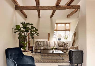  English Country Family Home Living Room. Lake Townhouse by Pernille Lind Studio.