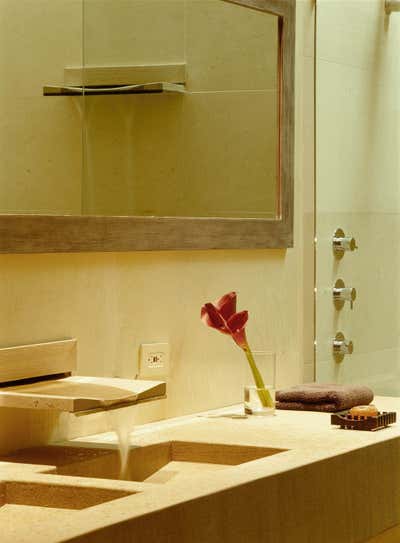  Asian Family Home Bathroom. Portman Residence by CasaQ.