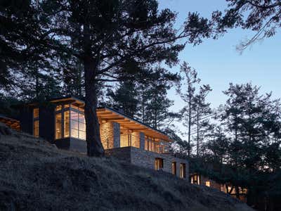 Modern Vacation Home Exterior. Hillside Sanctuary by Hoedemaker Pfeiffer.