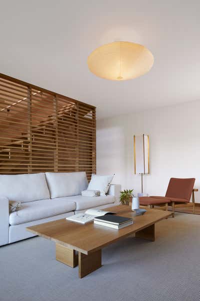  Mid-Century Modern Vacation Home Living Room. HUDSON WOODS by Magdalena Keck Interior Design.