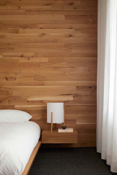 Mid-Century Modern Vacation Home Bedroom. HUDSON WOODS by Magdalena Keck Interior Design.