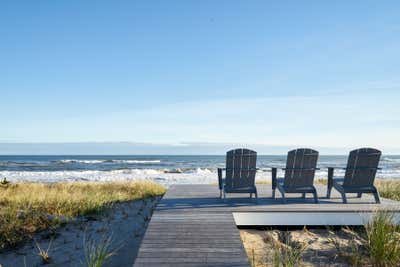 Beach Style Beach House Patio and Deck. Amagansett Dunes House by Frampton Co.