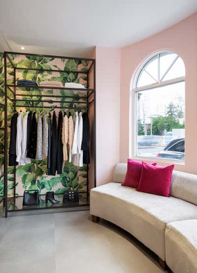  Tropical Retail Open Plan. Tropical Chic Retail Store - Olivia Boutique by Fernando Rodriguez Studio.