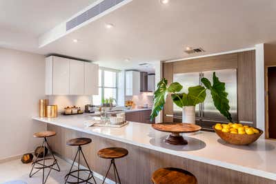  Beach Style Apartment Kitchen. The Atlantic Ocean and The Tropical Sand Come Alive by Fernando Rodriguez Studio.