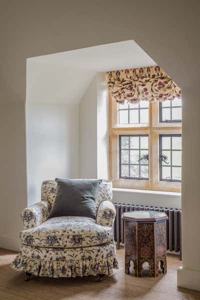  English Country Bedroom. English Country House by d'Erlanger and Sloan.