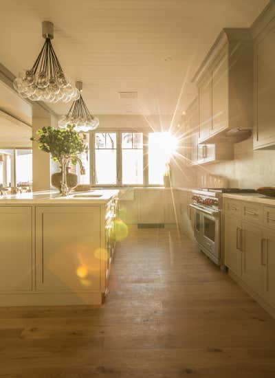 Modern Family Home Kitchen. California Coastal Estate by Samuel Amoia Associates.