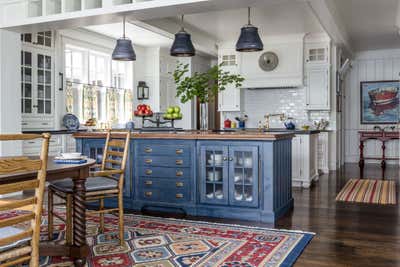  Cottage Vacation Home Kitchen. Multigenerational Lake House by Tom Stringer Design Partners.