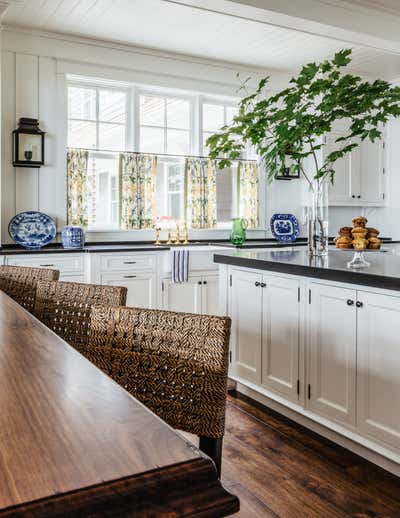  Cottage Vacation Home Kitchen. Multigenerational Lake House by Tom Stringer Design Partners.