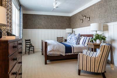  Cottage Vacation Home Bedroom. Multigenerational Lake House by Tom Stringer Design Partners.