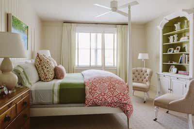  Cottage Vacation Home Bedroom. Multigenerational Lake House by Tom Stringer Design Partners.