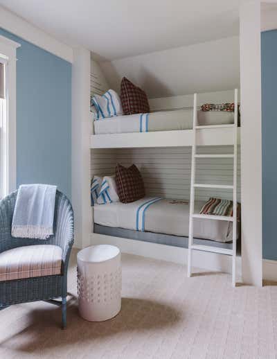  Cottage Vacation Home Children's Room. Multigenerational Lake House by Tom Stringer Design Partners.