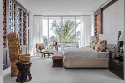  Coastal Family Home Bedroom. Florida Modern by Tom Stringer Design Partners.