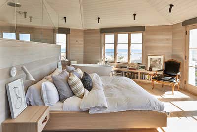  Modern Beach House Bedroom. Amagansett House by Meyer Davis.