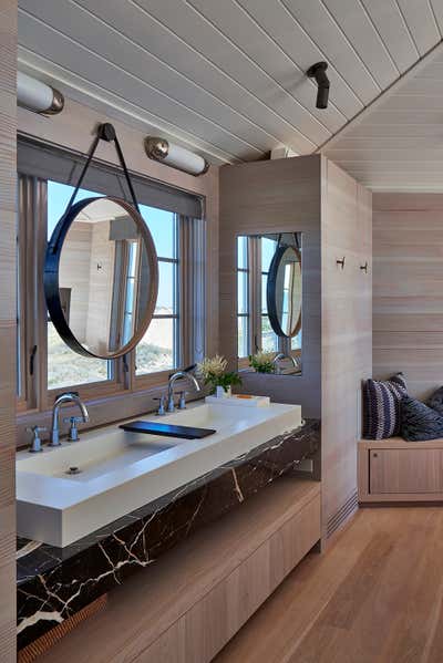  Modern Beach House Bathroom. Amagansett House by Meyer Davis.