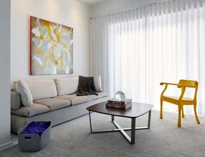  Minimalist Family Home Living Room. Maison Blanche by RAD Design Inc..
