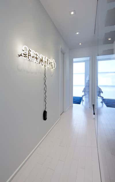  Minimalist Family Home Entry and Hall. Maison Blanche by RAD Design Inc..