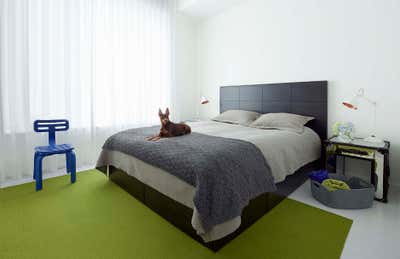  Minimalist Family Home Bedroom. Maison Blanche by RAD Design Inc..