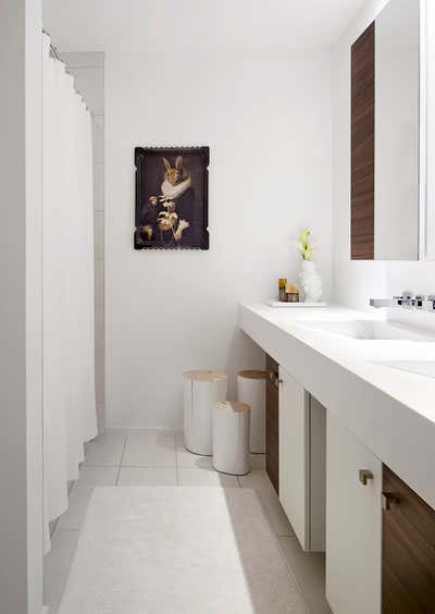  Minimalist Family Home Bathroom. Maison Blanche by RAD Design Inc..