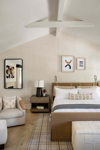  Farmhouse Hotel Bedroom. MacArthur Place Hotel by KES Studio.