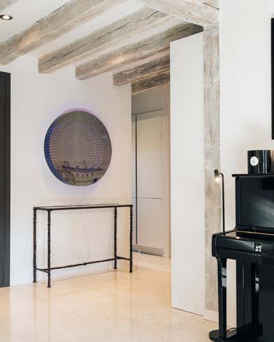  Mid-Century Modern Apartment Entry and Hall. Geneva Oldtown Duplex by Aryeh Architecture d’Intérieur.