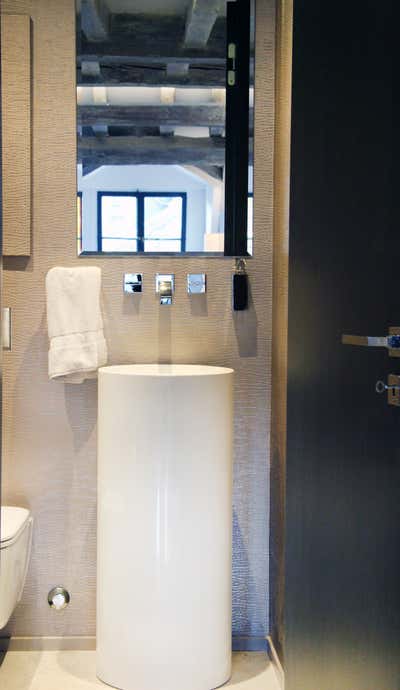 Eclectic Apartment Bathroom. Geneva Oldtown Duplex by Aryeh Architecture d’Intérieur.