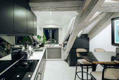  Mid-Century Modern Apartment Kitchen. Geneva Oldtown Duplex by Aryeh Architecture d’Intérieur.