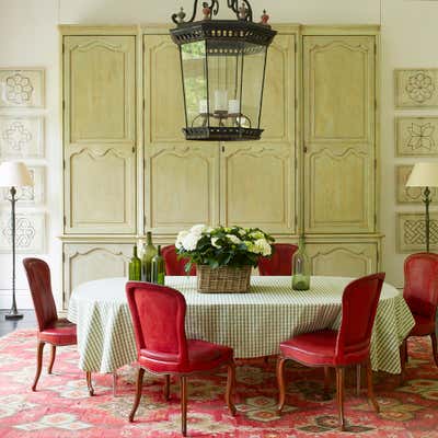  Traditional Traditional Family Home Dining Room. London Town House by Paolo Moschino LTD.