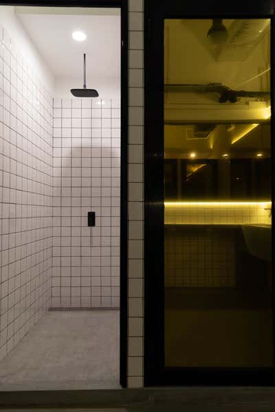  Minimalist Healthcare Bathroom. Crubox Singapore by Cream Pie Pte. Ltd..