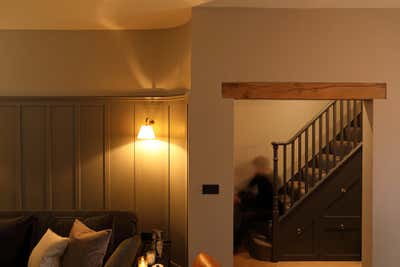  Victorian Living Room. London Cottage, Wimbledon Village by Gomm Studio Ltd.
