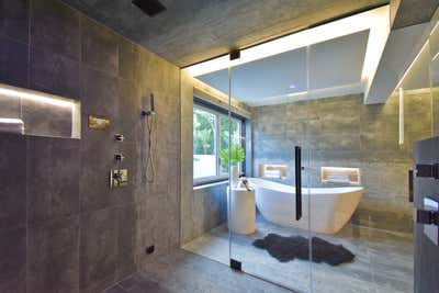  Contemporary Family Home Bathroom. Readcrest by Studio Jhoiey.