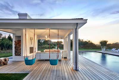 Beach Style Vacation Home Exterior. Montauk Home by Ghislaine Viñas .