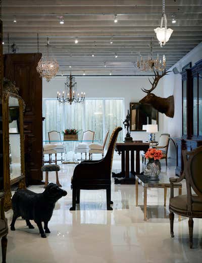  Retail Living Room. Moxie Interiors by Dennis Brackeen Design Group.