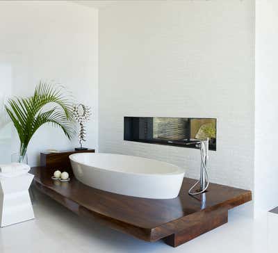 Contemporary Beach House Bathroom. Vero Beach Residence by DJDS.