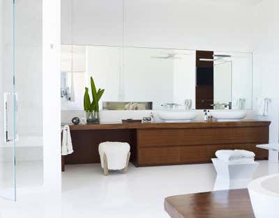 Contemporary Beach House Bathroom. Vero Beach Residence by DJDS.