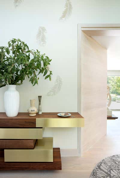 Contemporary Beach House Entry and Hall. East Hampton Residence by Daun Curry Design Studio.