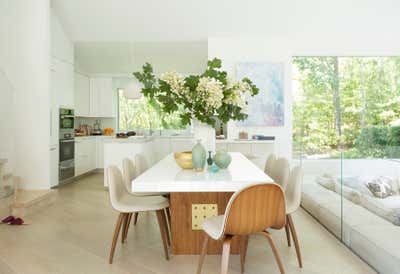  Transitional Beach House Dining Room. East Hampton Residence by Daun Curry Design Studio.