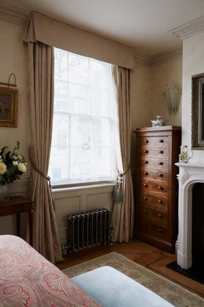  English Country Bedroom. Chelsea Townhouse by Violet & George.