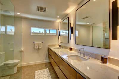Mid-Century Modern Vacation Home Bathroom. Indian Wells Condo by Casa Nu.