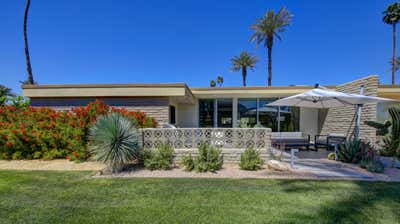 Mid-Century Modern Vacation Home Exterior. Indian Wells Condo by Casa Nu.
