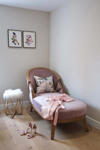  Transitional Family Home Bedroom. Oxfordshire House by Siobhan Loates Design LTD.