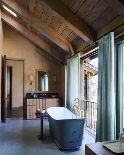  Country Bathroom. ROARING FORK RANCH by Eigelberger Architecture and Design.