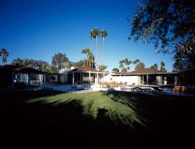  Mid-Century Modern Family Home Exterior. Abernathy House by Michael Haverland Architect.