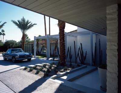  Mid-Century Modern Family Home Exterior. Abernathy House by Michael Haverland Architect.