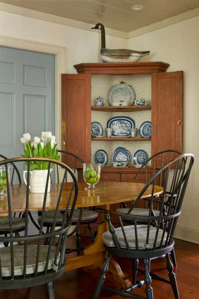  Traditional Family Home Dining Room. City Farmhouse by Solis Betancourt & Sherrill.