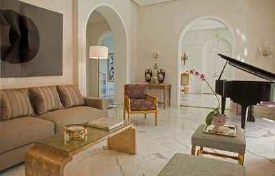  Regency Family Home Living Room. Island Elegance by Solis Betancourt & Sherrill.