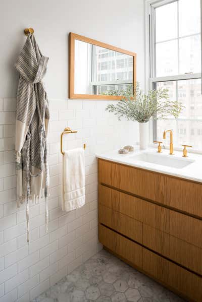  Mid-Century Modern Apartment Bathroom. PARK AVENUE / 39TH STREET by Capponi Studio LTD..