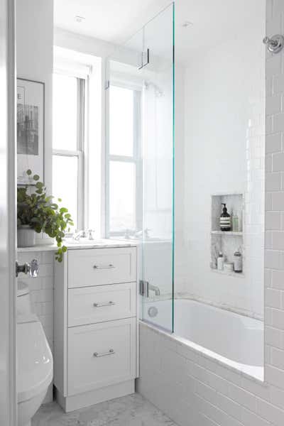  Modern Apartment Bathroom. WAVERLY PLACE by Capponi Studio LTD..